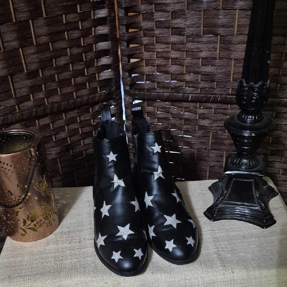 Shimmering Star Pattern Black Ankle Boots